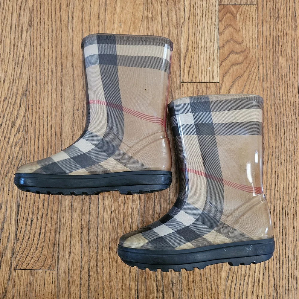 Burberry stylish rain